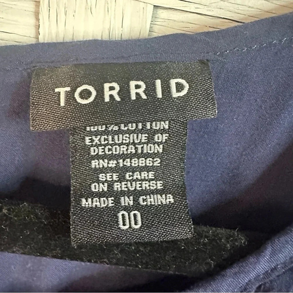 Torrid navy embroidered blouse with beads and lace, pleaded BoHo hippie - Picture 2 of 9